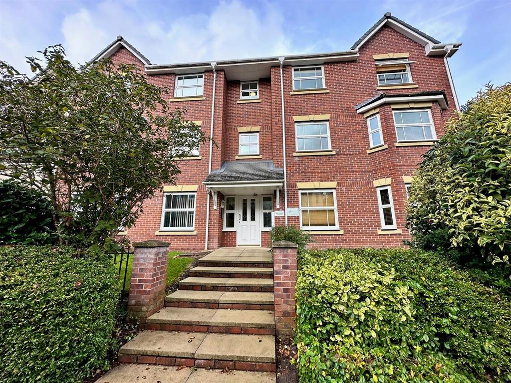 184 Kentmere Road, Timperley 2 bed apartment to rent £1,100 pcm (£254 pw)