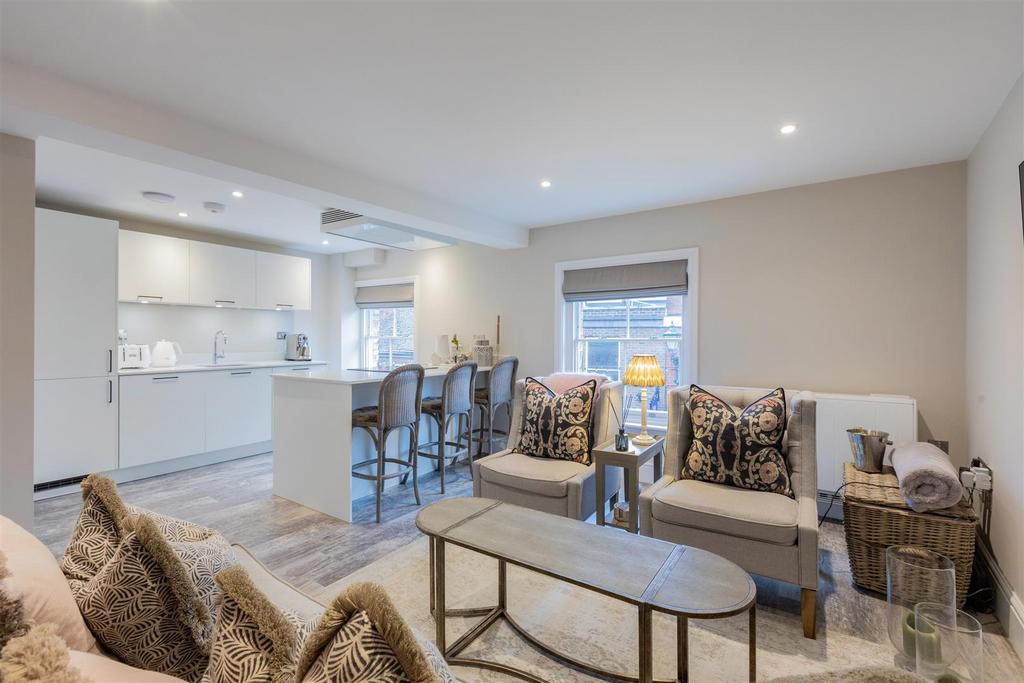 Bell Street, HenleyOnThames RG9 2 bed flat for sale £395,000