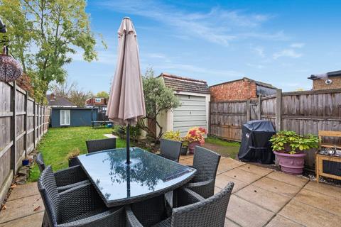 71 Mortimer Crescent, Worcester Park, KT4 7QN
