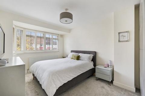 71 Mortimer Crescent, Worcester Park, KT4 7QN