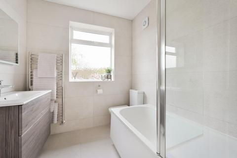 71 Mortimer Crescent, Worcester Park, KT4 7QN