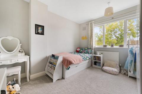 71 Mortimer Crescent, Worcester Park, KT4 7QN