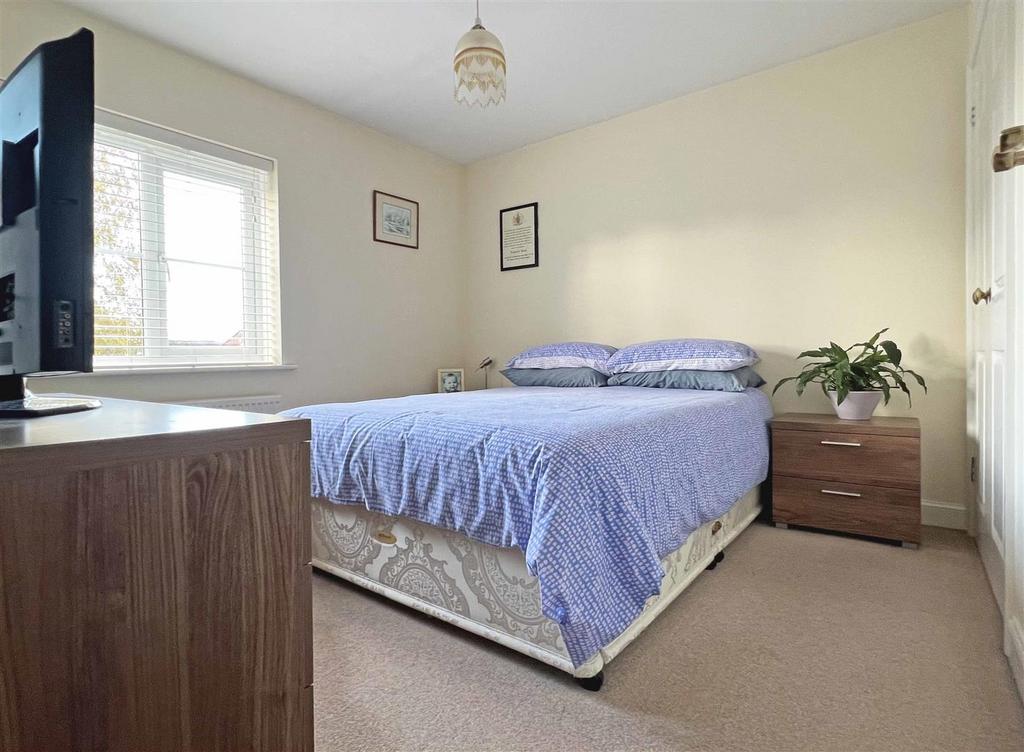 Bed 2.jpg