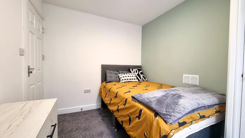 Bedroom 1.jpeg