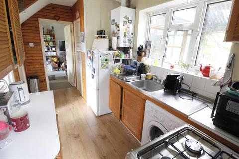 59 East Hill, Woking, GU22 8DQ