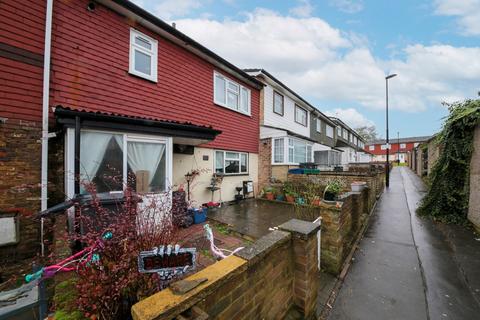 3 bedroom terraced house for sale - Brierley, New Addington, Croydon, CR0