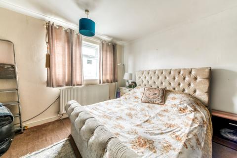 3 bedroom terraced house for sale - Brierley, New Addington, Croydon, CR0