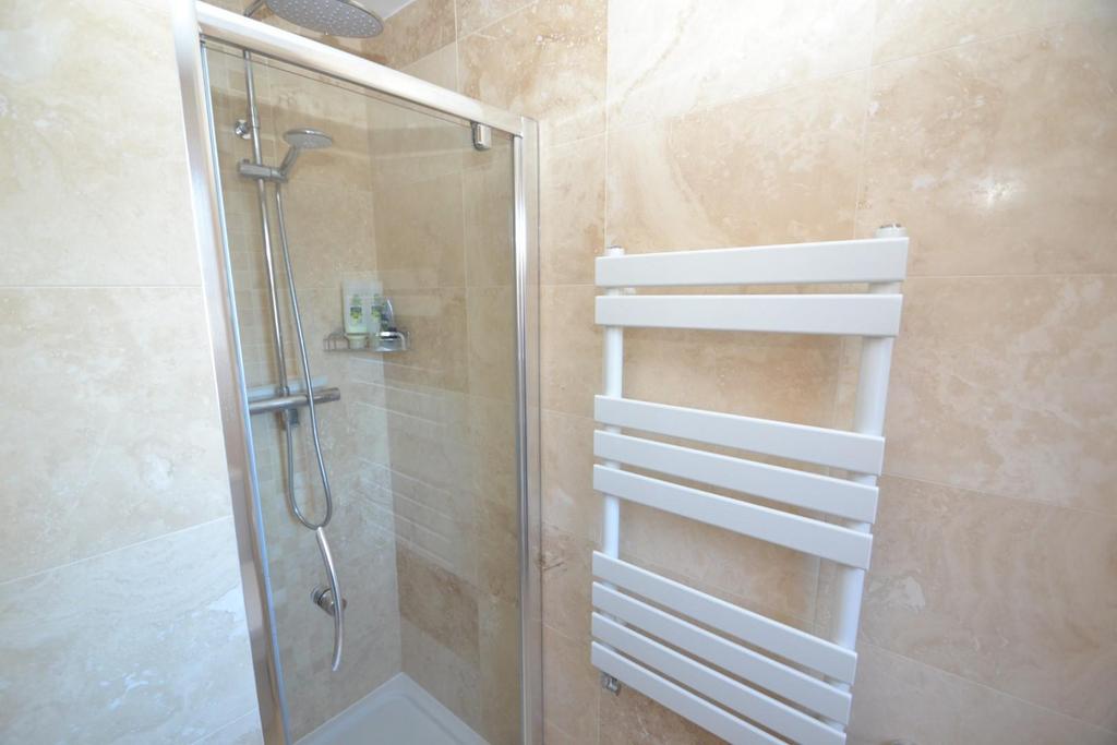 Ensuite.JPG