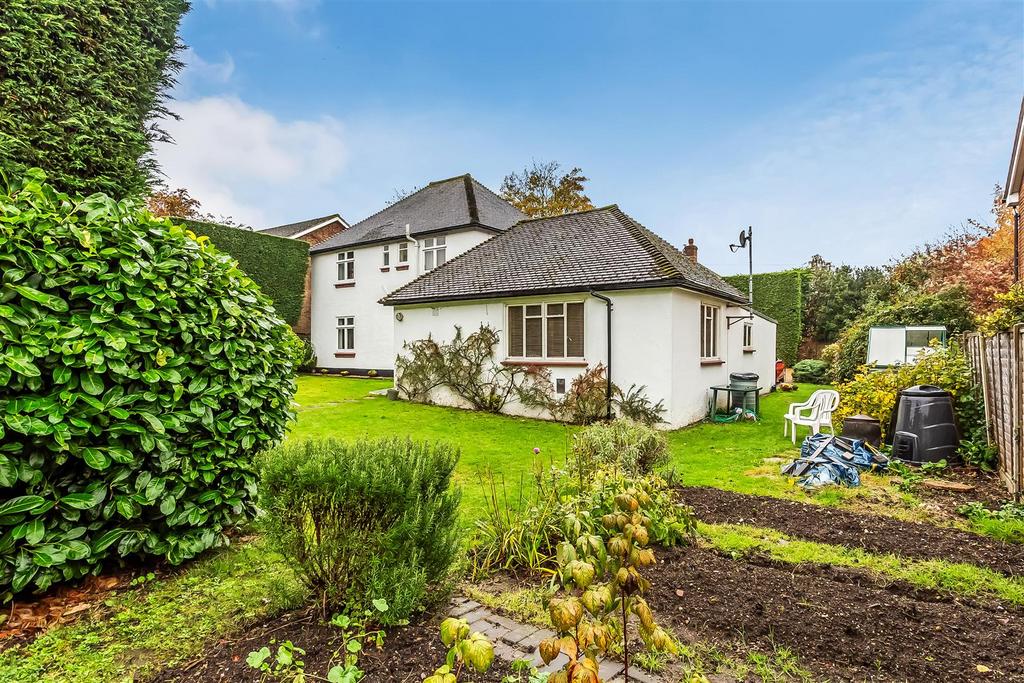 OTTWAYS LANE, ASHTEAD, KT21 4 bed detached house for sale £975,000