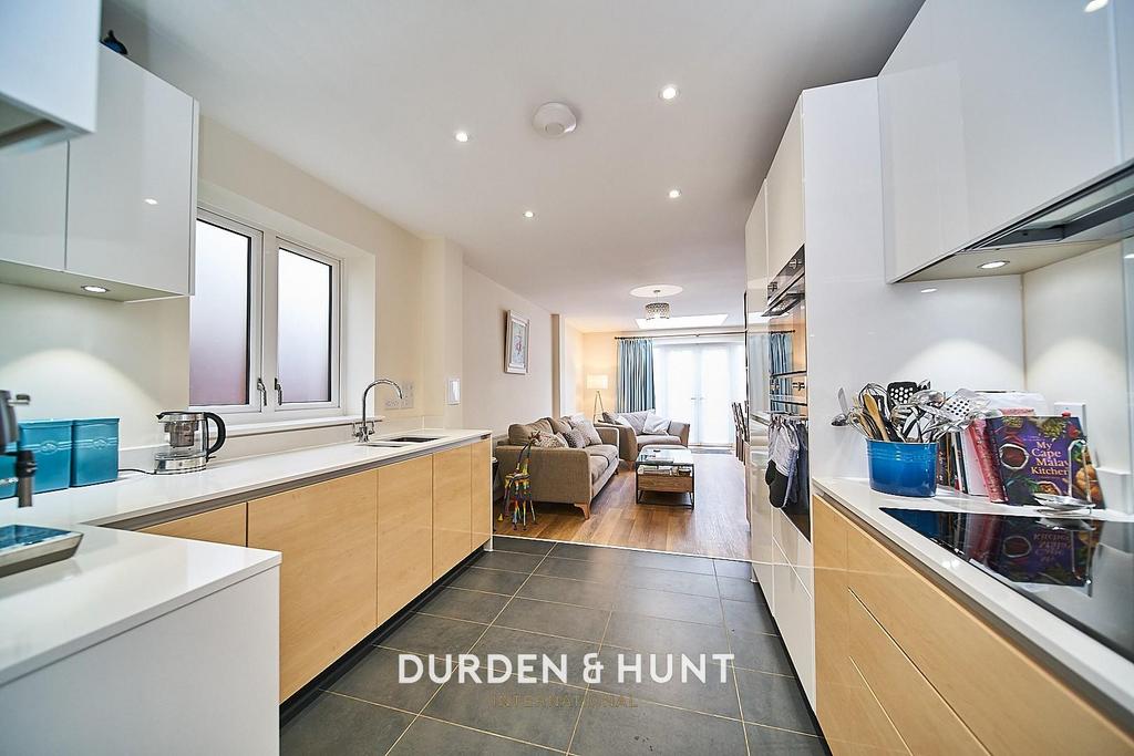 Huntingdon Drive, Harold Wood, RM3 3 bed semidetached house for sale