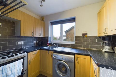 2 bedroom flat for sale, Farm Hill Road, Morley, Leeds