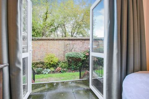 1 bedroom retirement property for sale - St Agnes Road, East Grinstead, RH19