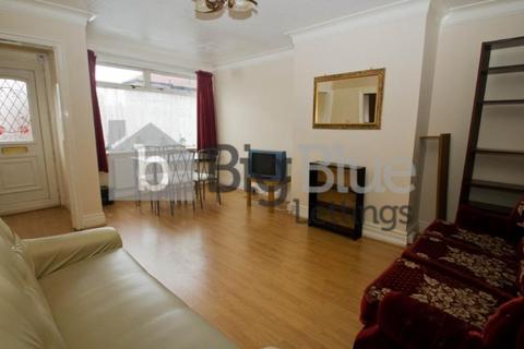 3 bedroom terraced house to rent, 36 Hessle Avenue, Hyde Park, Leeds LS6