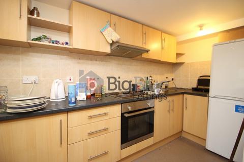 4 bedroom terraced house to rent, 19 Royal Park Avenue, Hyde Park, Leeds LS6