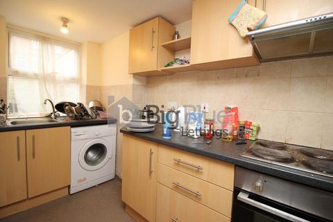 4 bedroom terraced house to rent, 19 Royal Park Avenue, Hyde Park, Leeds LS6