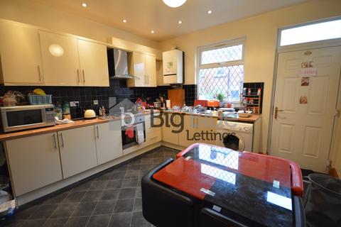 4 bedroom property to rent, 31 Hessle Mount, Hyde Park, Leeds LS6