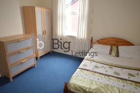 4 bedroom terraced house to rent, Royal Park Road, Hyde Park, Leeds LS6
