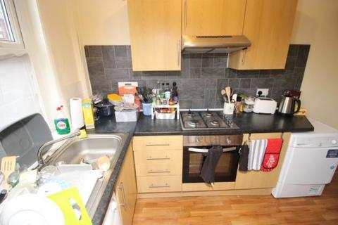 4 bedroom terraced house to rent, 13 Brudenell Street, Leeds LS6