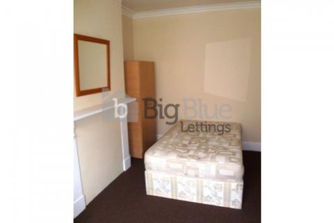 5 bedroom terraced house to rent, 17 Hessle View, Hyde Park, Leeds LS6