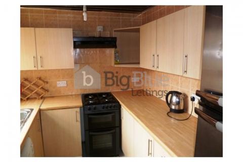 5 bedroom terraced house to rent, 17 Hessle View, Hyde Park, Leeds LS6