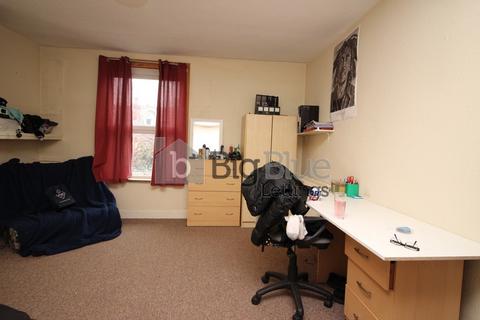 4 bedroom terraced house to rent, 33 Royal Park Avenue, Hyde Park, Leeds LS6