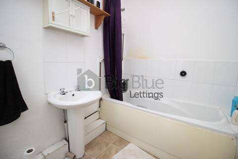 4 bedroom terraced house to rent, 33 Royal Park Avenue, Hyde Park, Leeds LS6