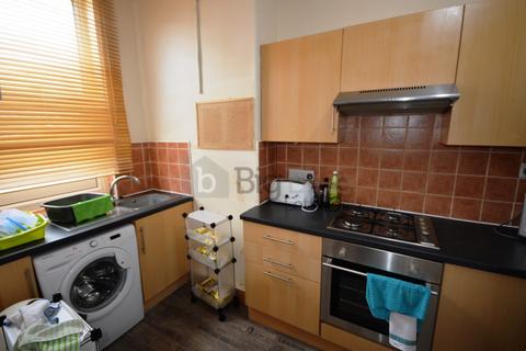 4 bedroom terraced house to rent, 26 Royal Park Grove, Hyde Park, Leeds LS6