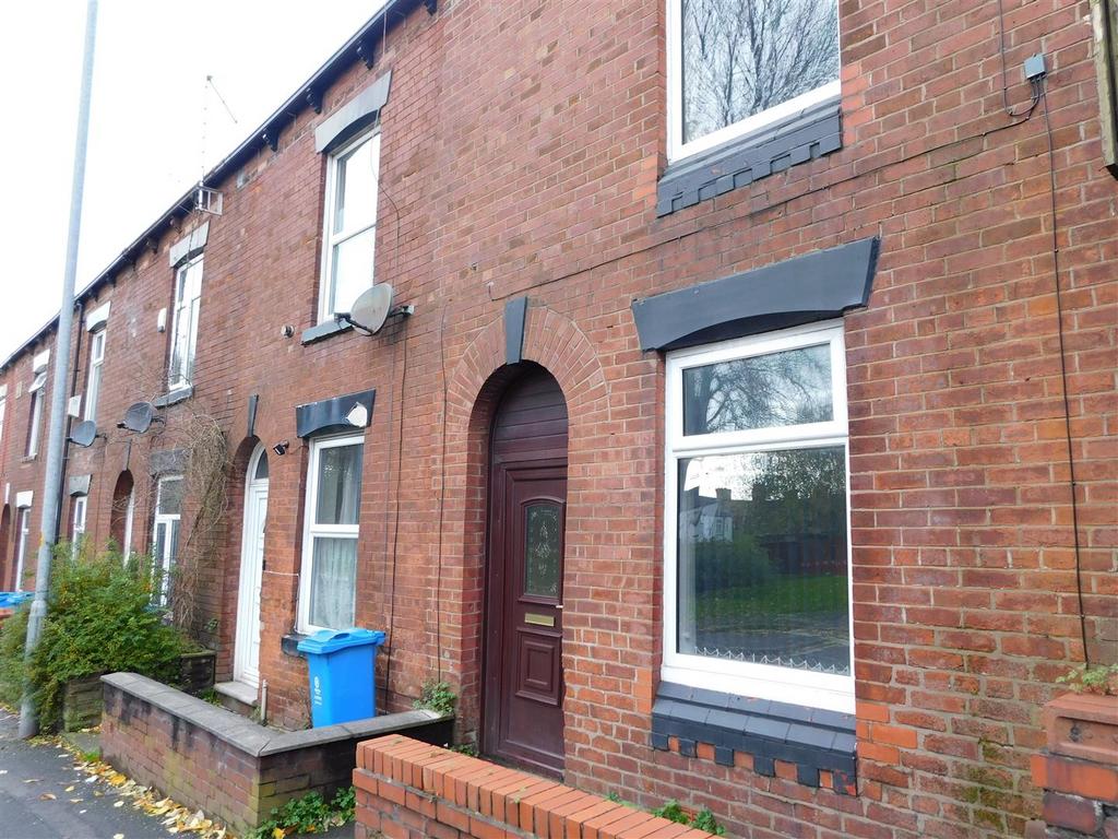 Hollins Road, Hollinwood, Oldham 2 bed terraced house £825 pcm (£190 pw)