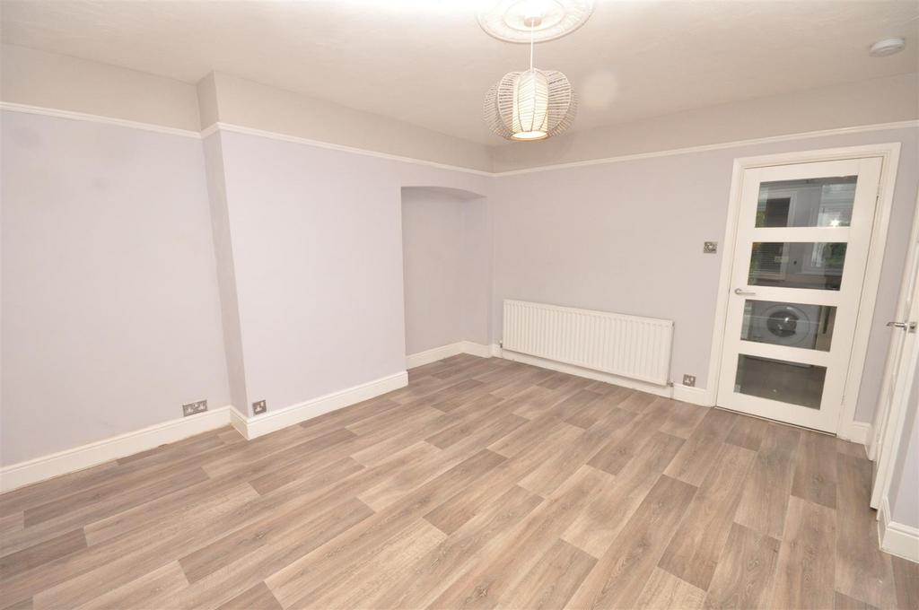 Roseland Road, Kenilworth 2 bed semi-detached house - £1,200 pcm (£277 pw)