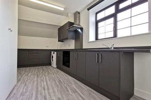 4 bedroom flat to rent - NW2