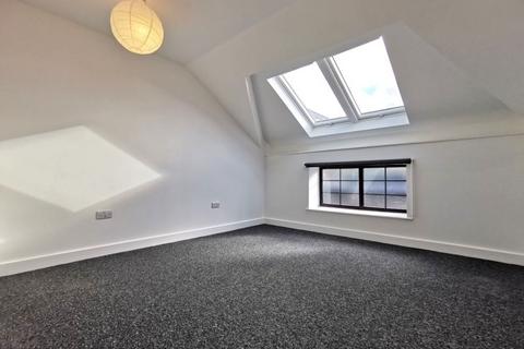 4 bedroom flat to rent - NW2