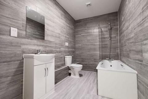 4 bedroom flat to rent - NW2