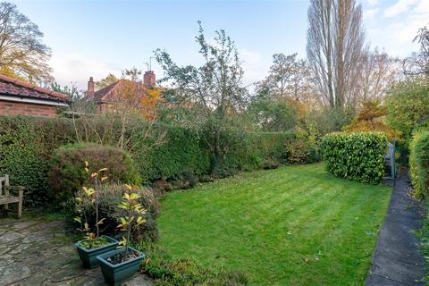 3 bedroom semi-detached house for sale - Malton Way, Clifton, York, YO30 5SG