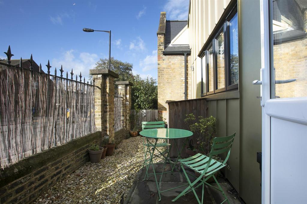 Consort Road, Peckham, SE15 2 bed terraced house for sale £600,000