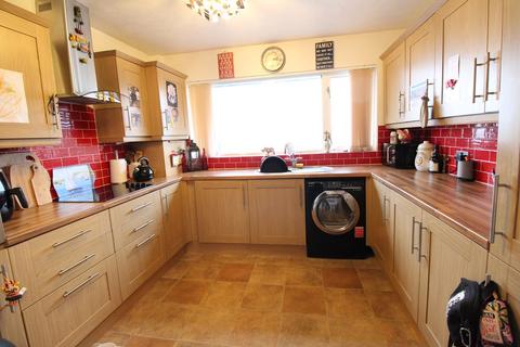 3 bedroom semi-detached house for sale - Oakbank Drive, Keighley, BD22