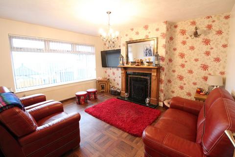 3 bedroom semi-detached house for sale - Oakbank Drive, Keighley, BD22