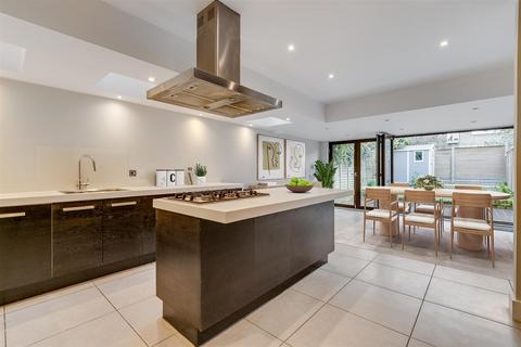 5 bedroom terraced house to rent - Engadine Street, London