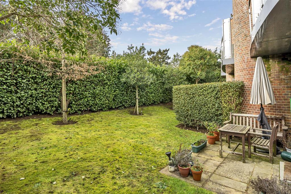 Patio/Garden Area: