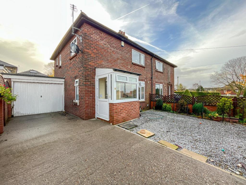 Wellfield Avenue, Grange Moor, Wakefield 3 bed semidetached house for