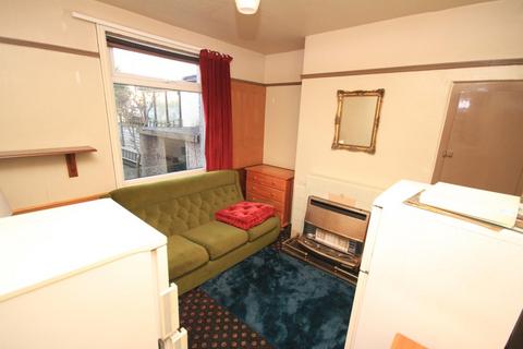 35 Leafield Drive, Bradford, BD2 3RX