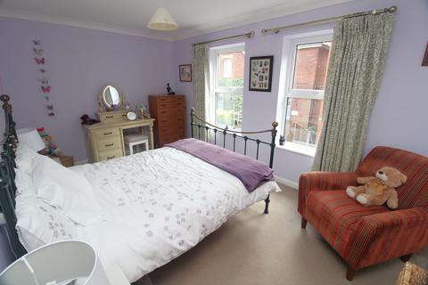 2 bedroom retirement property for sale, Harrison Close, Hitchin, SG4
