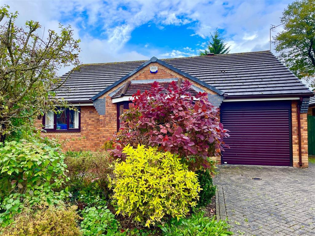 Ffynnon Gardens, Oswestry, SY11 2TY 2 bed bungalow to rent £1,000 pcm