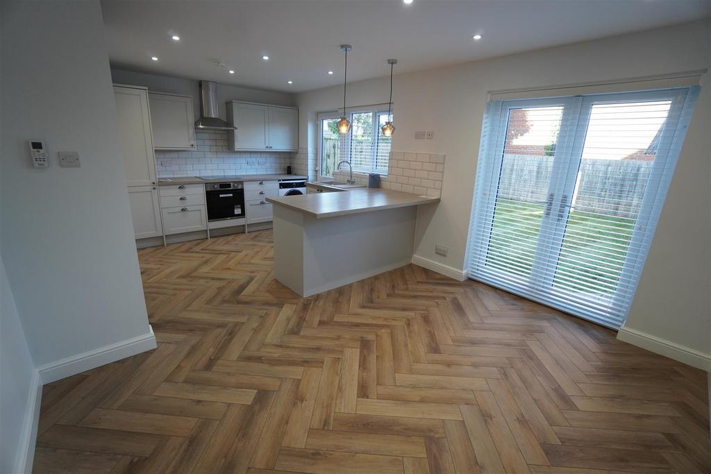 Holmes Park,Eastrington 3 bed link detached house to rent £1,100 pcm