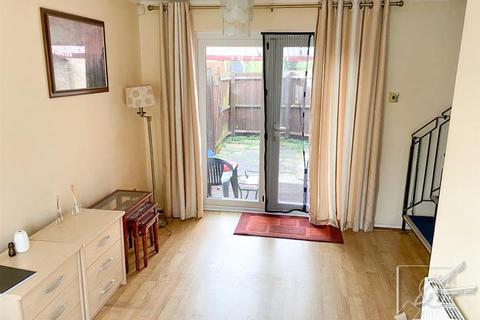 42 Abbots Field, Gravesend, DA12 5JA