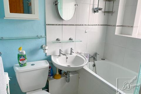 42 Abbots Field, Gravesend, DA12 5JA