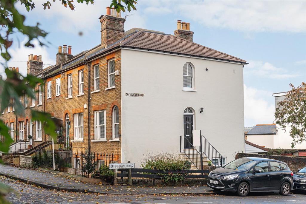 St. Marys Road, Reigate PETS... 4 bed house £2,350 pcm (£542 pw)
