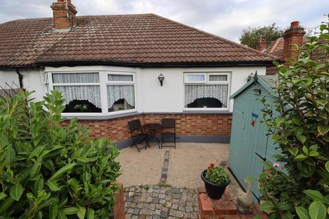 2 bedroom semi-detached bungalow for sale - Arterial Road, Leigh-on-Sea, SS9