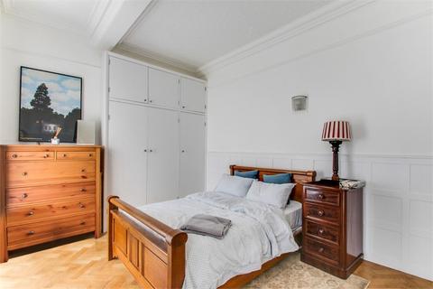 2 bedroom flat to rent - Southlea Road, Datchet SL3