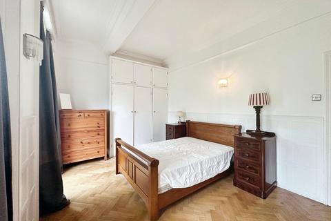 2 bedroom flat to rent, Southlea Road, Datchet SL3