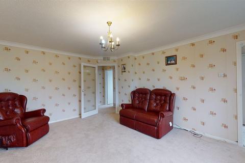 3 bedroom semi-detached bungalow for sale - Moat Farm Road, Folkestone, CT19